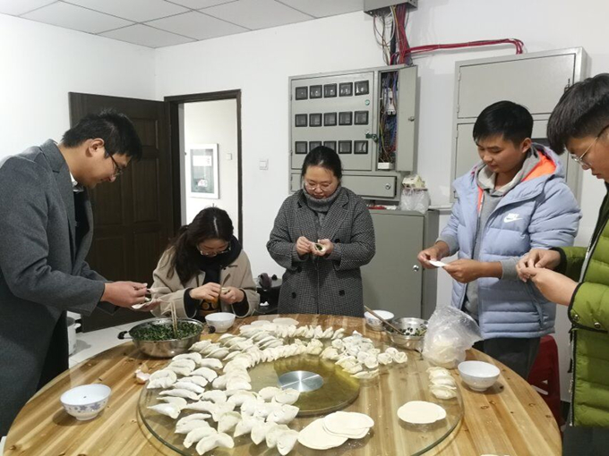 冬至陽生春又來，溫暖感恩促情誼——廣德路項目部舉辦包餃子活動